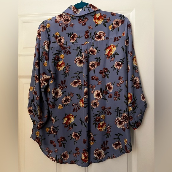 Women’s button down floral blouse - Picture 2 of 3